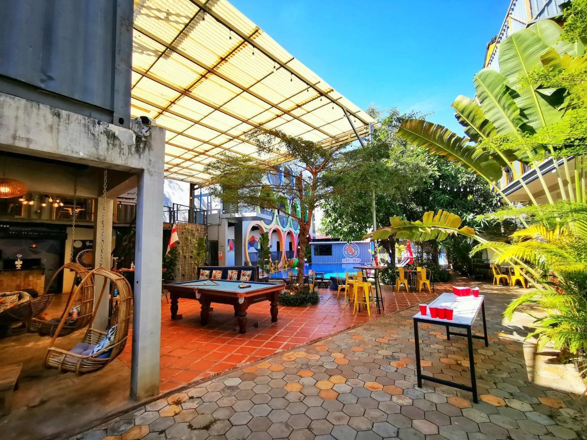 Revolution Siem Reap Hostel Exterior foto